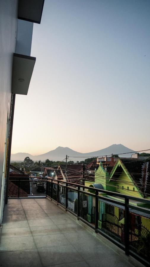 Wangi Homestay บันยูวังงี ภายนอก รูปภาพ